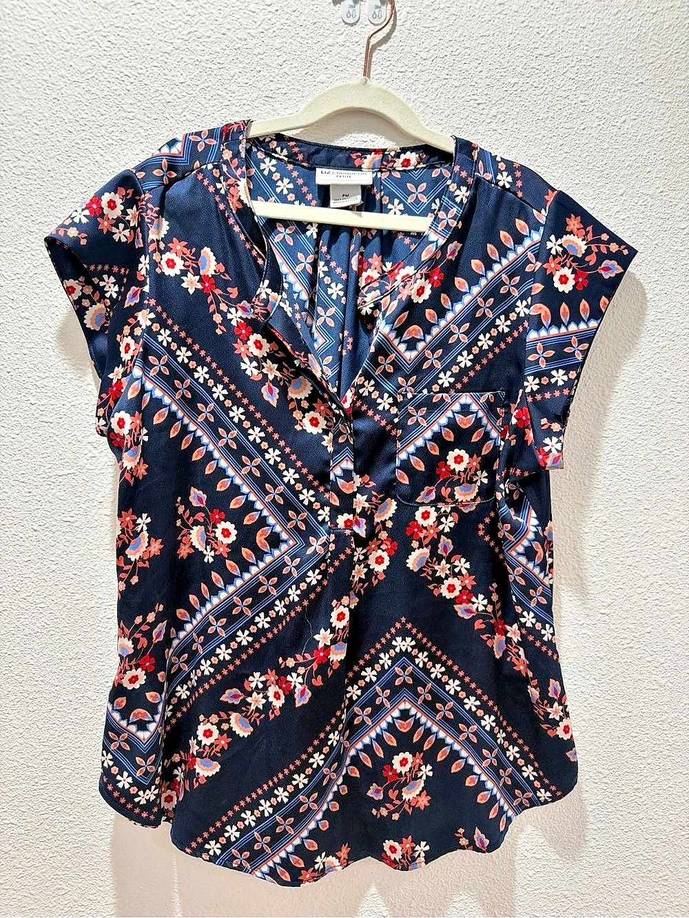 Liz Claiborne Floral Blouse in Blue & Red Petite Medium Like New